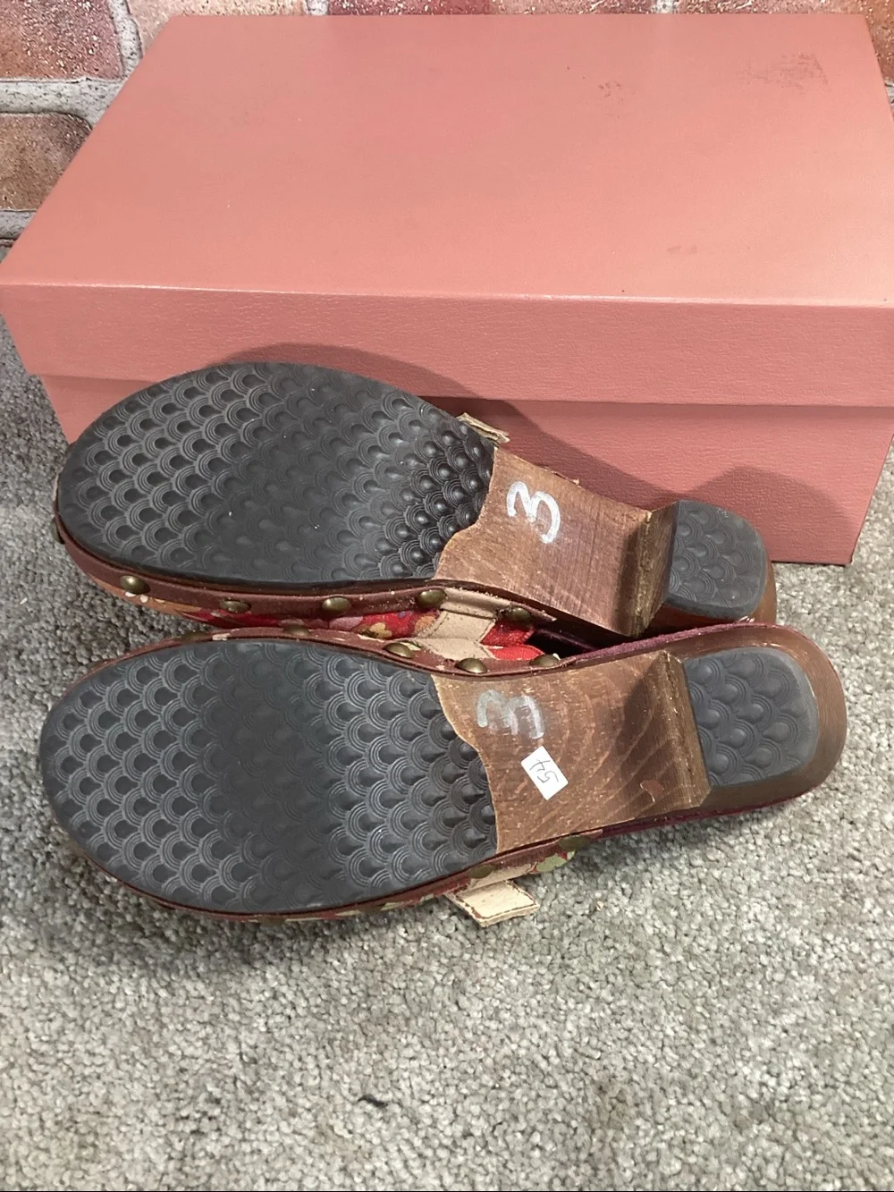 Coconuts by Matisse youth girls slip on clogs size 34-35 eu size 3-3.5 us